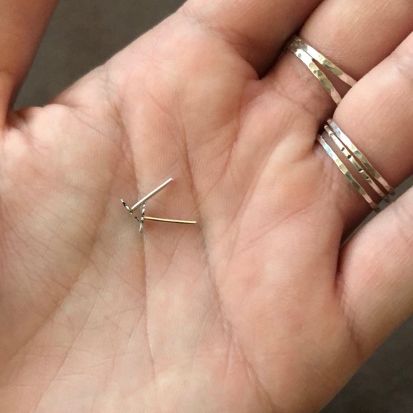 3/$15 🌞 last pair! ✨ Sterling Silver Mini Clover Earrings - Picture 4 of 4